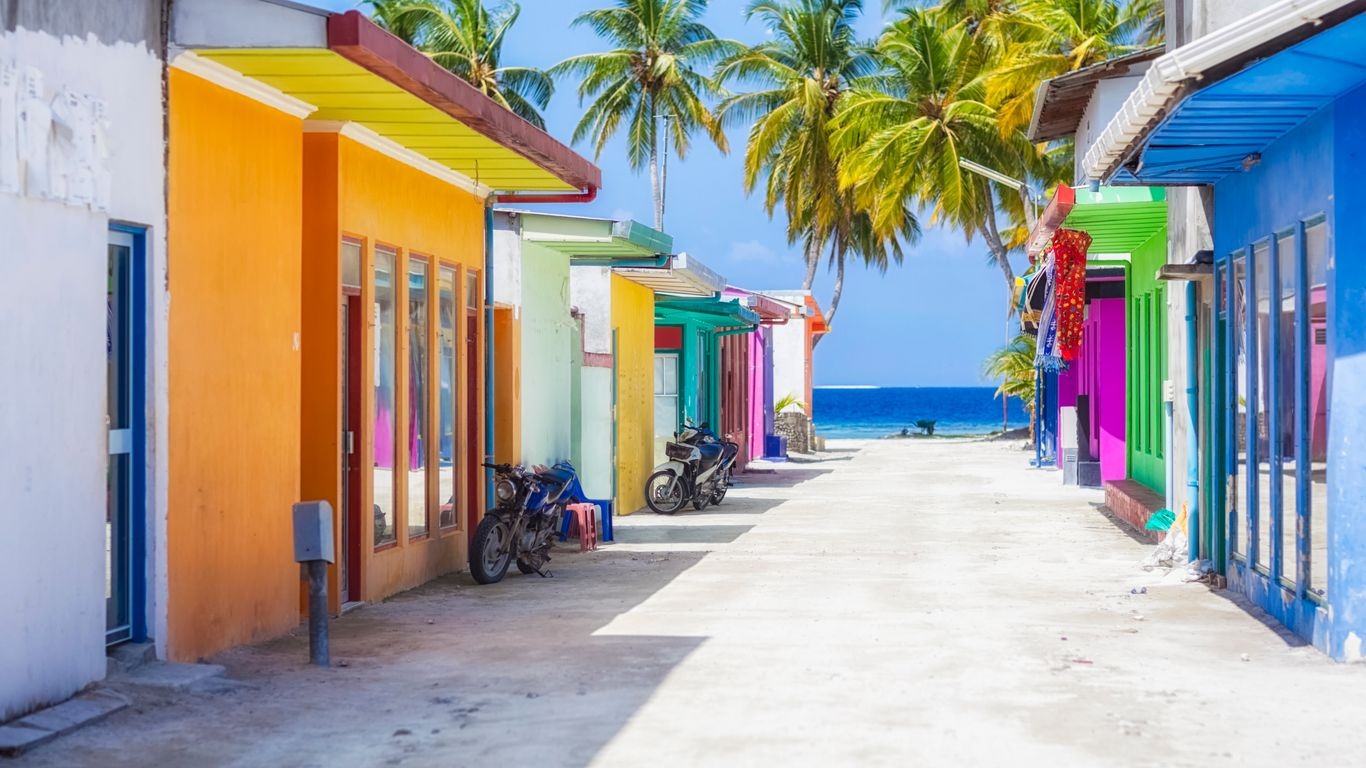 Kaafu Atoll — North Malé, colourful local island life
