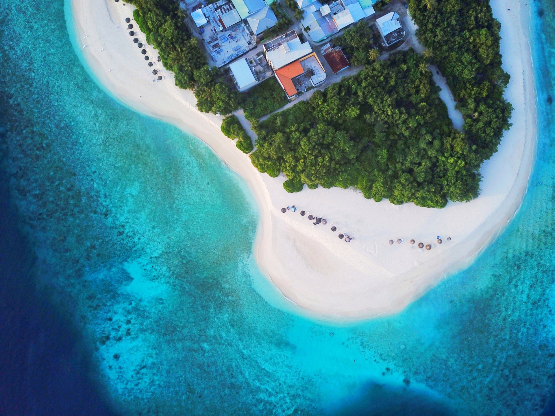 Ukulhas island — pristine curved beach and reef, Ari Atoll